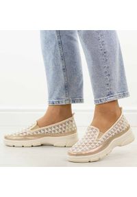 POTOCKI - Beżowe przewiewne półbuty damskie Potocki 103302. Okazja: na co dzień. Nosek buta: okrągły. Kolor: beżowy. Materiał: skóra. Szerokość cholewki: normalna. Sezon: wiosna, lato. Styl: casual, klasyczny #1