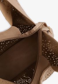 Born2be - Ciemnobeżowa Ażurowa Torebka Hobo z Dodatkową Saszetką Frosira. Kolor: beżowy. Wzór: ażurowy. Materiał: zdobione. Styl: klasyczny, elegancki, casual #3