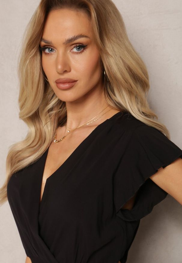Renee - Czarna Rozkloszowana Sukienka Maxi z Bawełny o Kopertowym Kroju Asmerie. Kolor: czarny. Materiał: bawełna. Sezon: lato. Typ sukienki: kopertowe. Długość: maxi