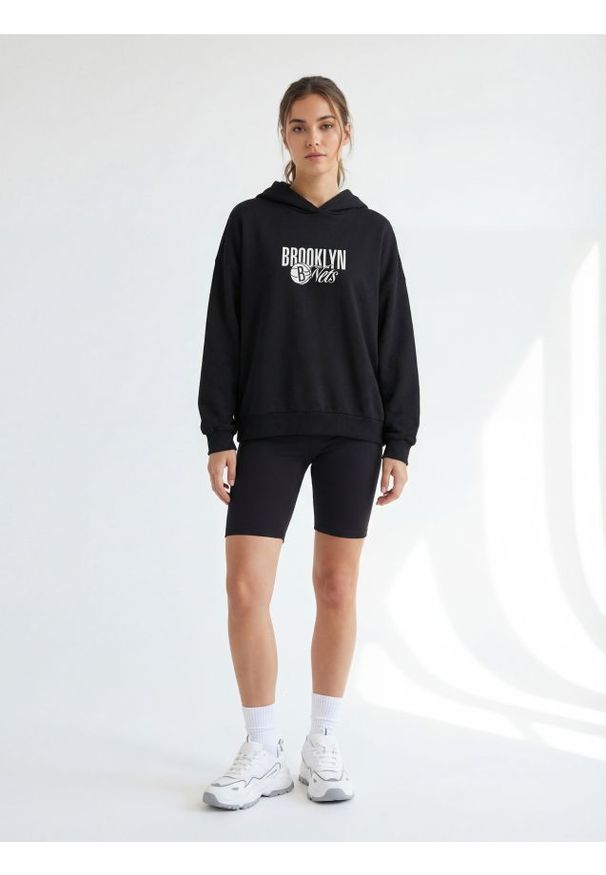Sinsay - Bluza z kapturem z nadrukiem Brooklyn Nets NBA - szary. Typ kołnierza: kaptur. Kolor: szary. Wzór: nadruk