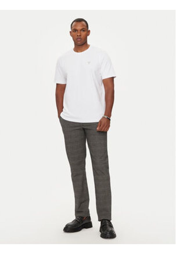 Guess T-Shirt M4YI0A KCCM1 Biały Regular Fit. Kolor: biały. Materiał: bawełna