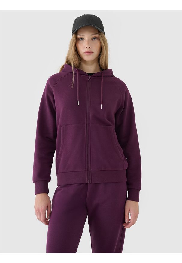 4f - 4F Bluza dresowa rozpinana z kapturem damska - fioletowa XS. Okazja: na co dzień. Typ kołnierza: kaptur. Kolor: fioletowy. Materiał: dresówka. Długość rękawa: raglanowy rękaw. Wzór: gładki, ze splotem. Styl: sportowy, casual