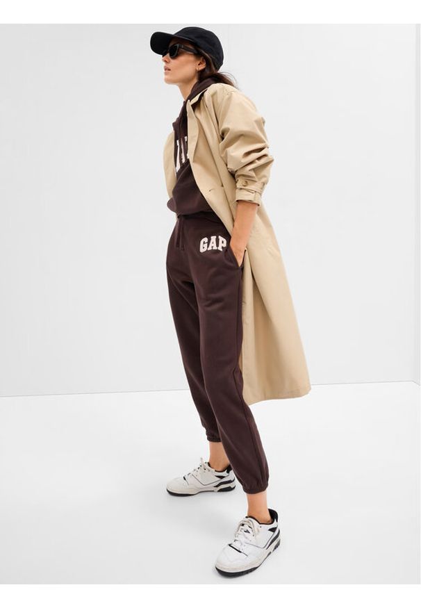 GAP - Gap Spodnie dresowe 463492-20 Brązowy Regular Fit. Kolor: brązowy. Materiał: bawełna