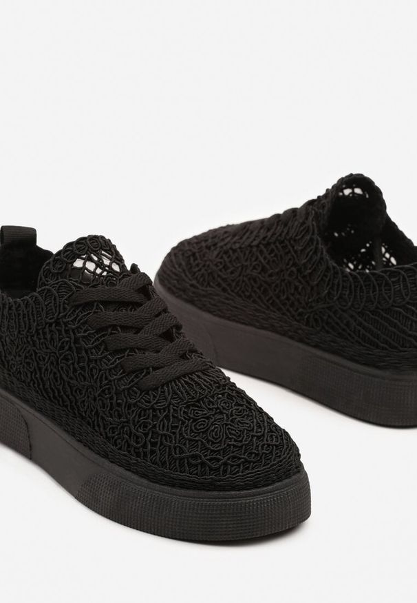 Born2be - Czarne Koronkowe Sneakersy na Niskiej Platformie Nanalisea. Okazja: na co dzień. Kolor: czarny. Materiał: koronka. Obcas: na platformie