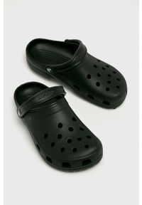 Crocs - Klapki Classic Pool 10001. Nosek buta: okrągły. Kolor: czarny. Materiał: guma #2