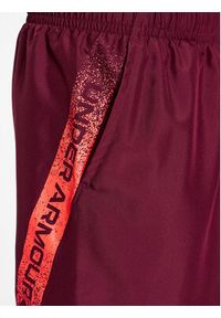 Under Armour Szorty sportowe Ua Woven Graphic Shorts 1370388 Bordowy Loose Fit. Kolor: czerwony. Materiał: syntetyk. Styl: sportowy