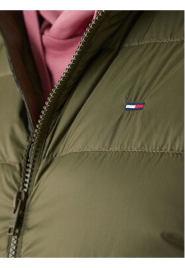 Tommy Jeans Kamizelka DM0DM20663 Zielony Regular Fit. Kolor: zielony. Materiał: syntetyk