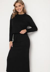 Born2be - Czarny Komplet Dzianinowy z Wiskozą Spódnica z Gumką w Talii i Rozcięciem oraz Bluzka Ilika. Kolor: czarny. Materiał: dzianina, wiskoza