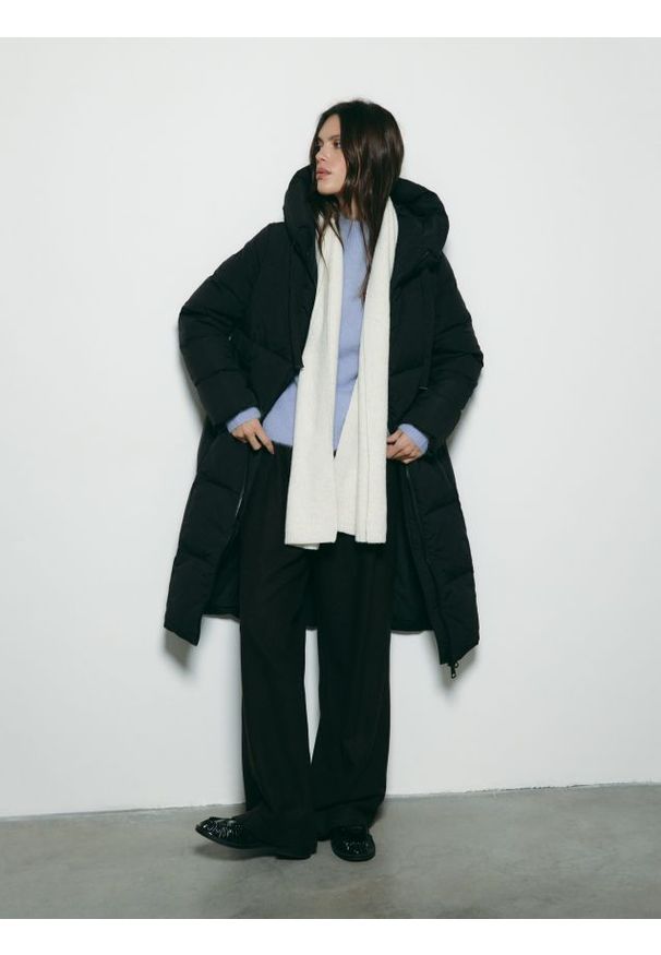 Reserved - Pikowana kurtka z puchem - czarny. Kolor: czarny. Materiał: puch