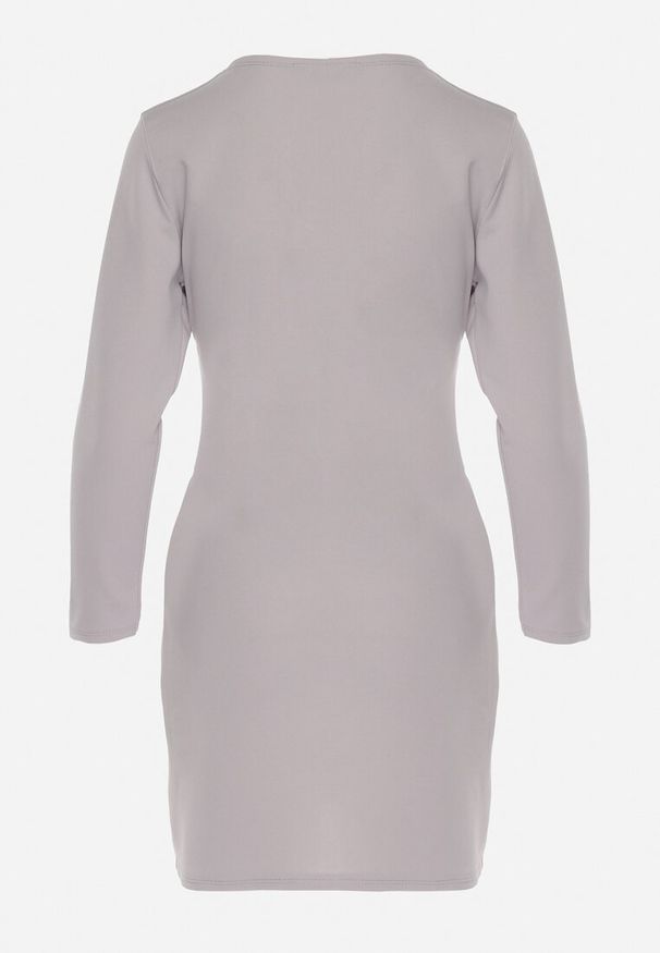 Born2be - Jasnoszara Sukienka Kopertowa z Ozdobnym Marszczeniem Ohildria. Kolor: szary. Typ sukienki: kopertowe. Styl: elegancki