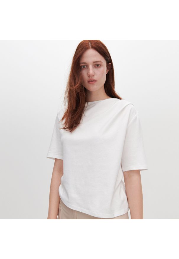 Reserved - Gładki T-shirt oversize - Biały. Kolor: biały. Wzór: gładki
