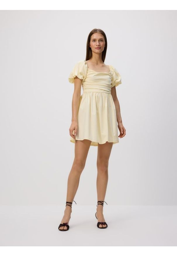 Reserved - Sukienka mini - jasnożółty. Kolor: żółty. Materiał: tkanina. Wzór: gładki. Długość: mini
