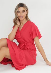 Born2be - Czerwona Rozkloszowana Sukienka Maxi z Wiązanym Paskiem Japhelia. Kolor: czerwony. Materiał: materiał. Styl: klasyczny. Długość: maxi #3