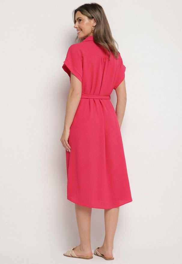 Born2be - Czerwona Sukienka z Bawełną i Ozdobnym Paskiem Savanire. Okazja: na co dzień. Kolor: czerwony. Materiał: bawełna. Typ sukienki: koszulowe. Styl: casual, klasyczny, elegancki