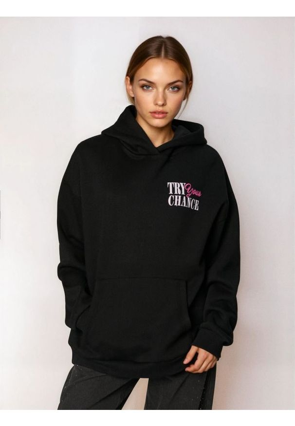 Sinsay - Bluza hoodie z nadrukiem na plecach - czarny. Kolor: czarny. Wzór: nadruk