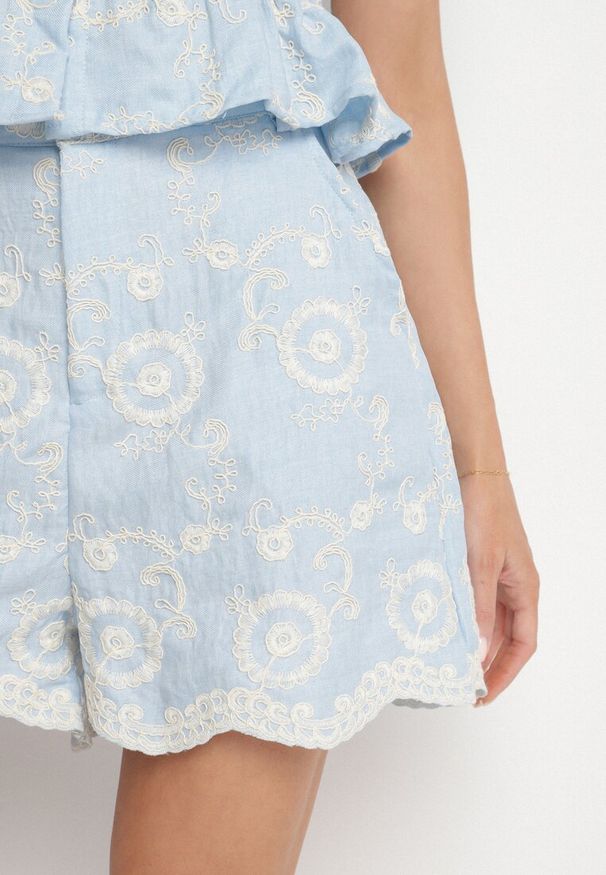 Born2be - Jasnoniebieskie Bawełniane Szorty o Luźnym Kroju w Kwiatowy Haft Velriza. Okazja: na spacer. Kolor: niebieski. Materiał: bawełna. Wzór: haft, kwiaty. Sezon: wiosna, lato. Styl: elegancki