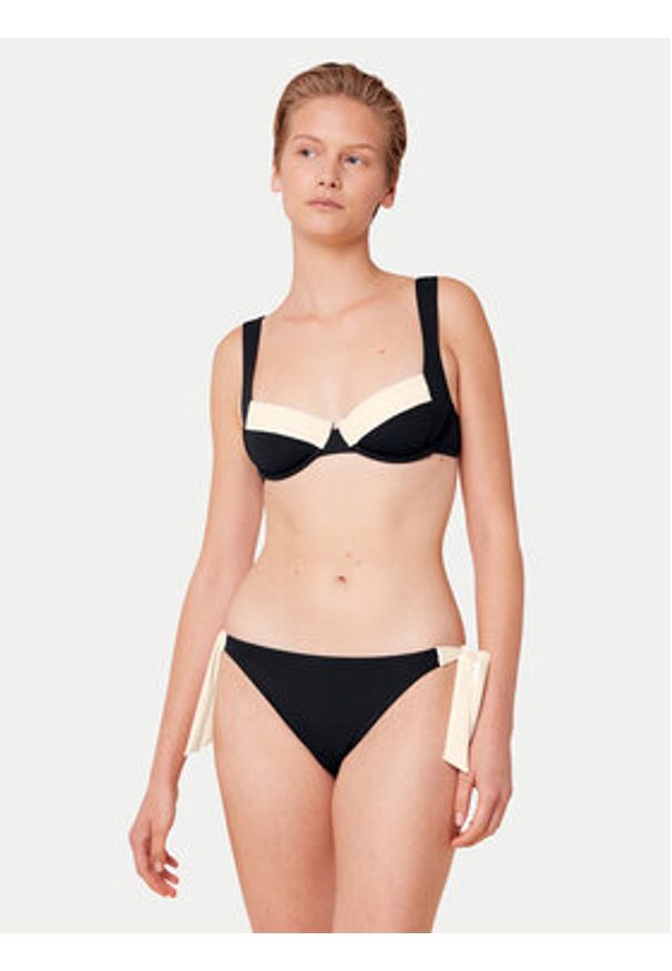 Triumph Dół od bikini Summer Glow 10214561 Czarny. Kolor: czarny. Materiał: syntetyk