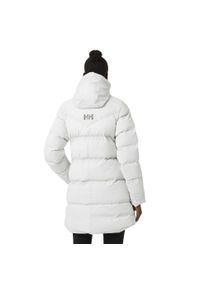 Parka damska Helly Hansen adore puffy. Kolor: biały. Sezon: zima. Sport: turystyka piesza