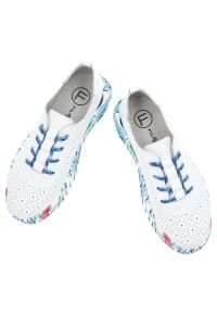 Białe Sneakersy Filippo Modne Obuwie Damskie. Okazja: na co dzień. Kolor: biały. Materiał: materiał. Szerokość cholewki: normalna. Wzór: aplikacja, kolorowy. Styl: sportowy, klasyczny, casual #4