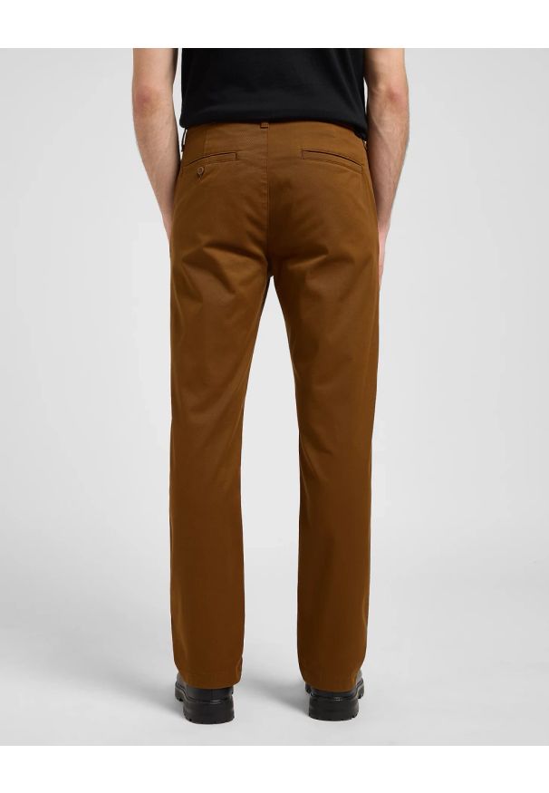 Lee - MESKIE SPODNIE LEE REGULAR CHINO QUAIL BROWN 112370608