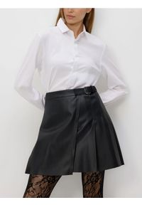 Reserved - Spódnica mini z imitacji skóry - czarny. Kolor: czarny. Materiał: skóra #1