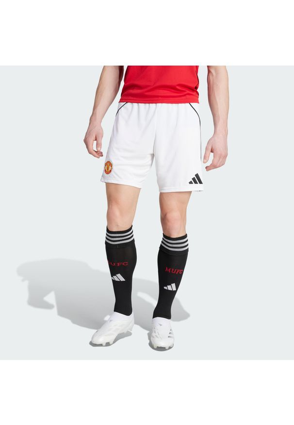 Adidas - Szorty podstawowe Manchester United 25/26. Kolor: biały. Sport: piłka nożna