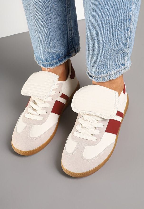 Born2be - Beżowo-Bordowe Sneakersy Tenisówki Ozdobione Wywinięciem Myrloria. Okazja: na spacer, na co dzień. Kolor: beżowy. Materiał: jeans. Wzór: aplikacja. Obcas: na obcasie. Wysokość obcasa: niski. Sport: turystyka piesza