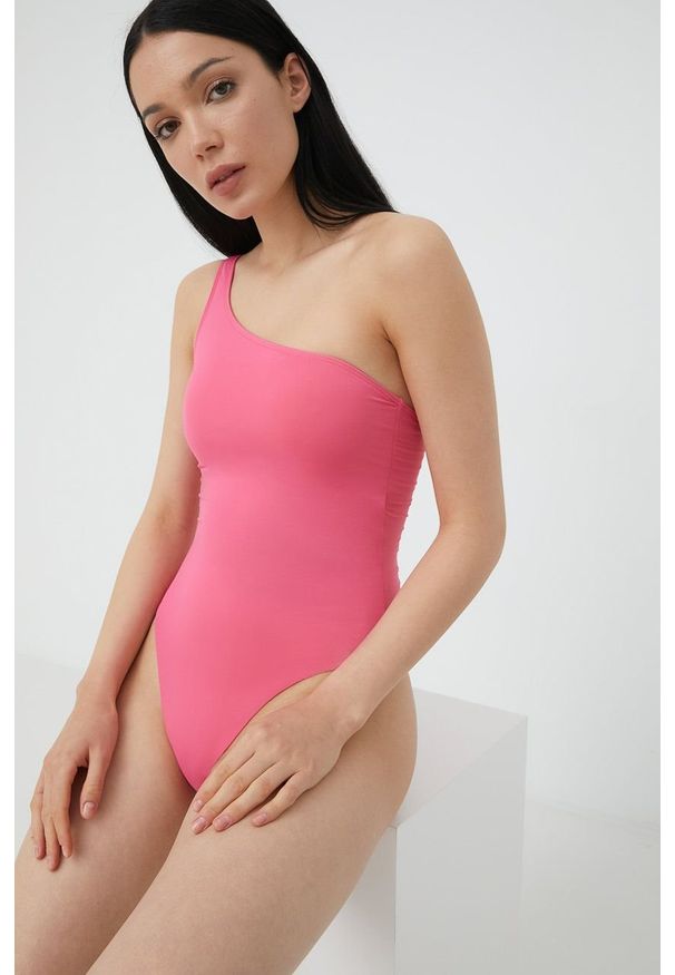 only - Only jednoczęściowy strój kąpielowy Alba kolor różowy lekko usztywniona miseczka. Kolor: różowy. Materiał: materiał