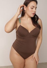 Born2be - Brązowy Strój Kąpielowy Ozdobiony Kamieniami Medorise. Kolekcja: plus size. Kolor: brązowy. Wzór: aplikacja #6