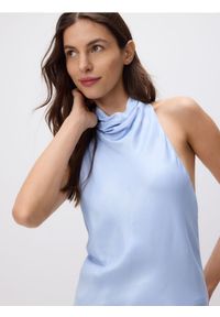 Reserved - Top halter - jasnoniebieski. Typ kołnierza: dekolt halter. Kolor: niebieski. Materiał: wiskoza, tkanina #1