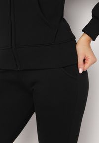 Born2be - Czarny Bawełniany Komplet Dresowy z Bluzą i Spodniami Esara. Kolor: czarny. Materiał: dresówka, bawełna #6
