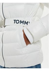 Tommy Jeans Kurtka puchowa DW0DW18826 Biały Slim Fit. Kolor: biały. Materiał: syntetyk #3