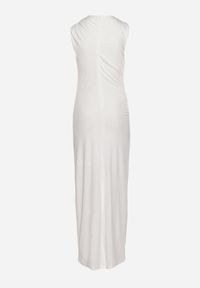 Born2be - Biała Maxi Sukienka Dopasowana z Ozdobnymi Marszczeniami Dorsalinna. Okazja: na spotkanie biznesowe, do pracy. Kolor: biały. Sezon: wiosna, lato. Typ sukienki: dopasowane. Styl: biznesowy, elegancki, klasyczny. Długość: maxi #3