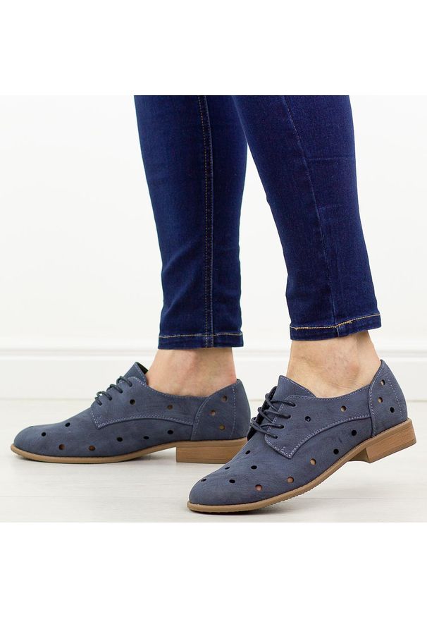 Granatowe półbuty damskie M.Daszyński Sa142-36. Kolor: niebieski. Materiał: nubuk. Obcas: na obcasie. Wysokość obcasa: średni