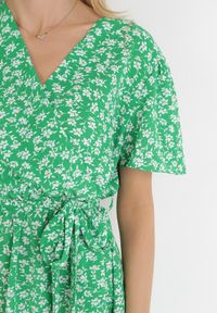 Born2be - Zielona Sukienka z Gumką w Talii i Kopertowym Dekoltem Kolone. Kolor: zielony. Typ sukienki: kopertowe #2