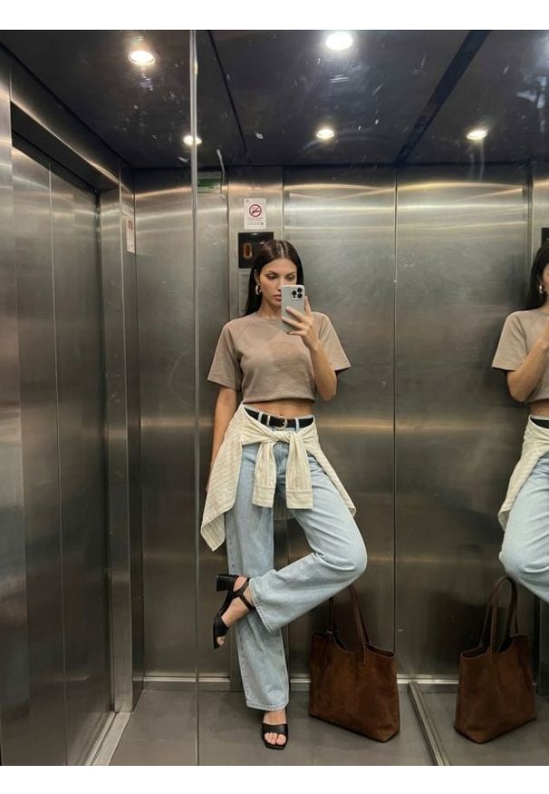 Sinsay - Koszulka z krótkim rękawem - beżowy. Kolor: beżowy. Długość rękawa: krótki rękaw. Długość: krótkie