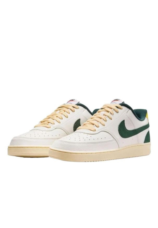 Buty do chodzenia męskie Nike Court Vision Low. Kolor: biały, wielokolorowy, beżowy. Materiał: tkanina, skóra. Szerokość cholewki: normalna. Model: Nike Court. Sport: turystyka piesza