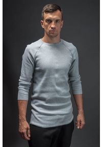 Hultaj Polski - Bluzka jasnoszara męska. Okazja: na co dzień. Kolor: szary. Materiał: skóra, dzianina, materiał, dresówka, bawełna, jeans, elastan. Długość rękawa: długi rękaw. Długość: długie. Wzór: melanż. Sezon: lato. Styl: sportowy, casual, elegancki