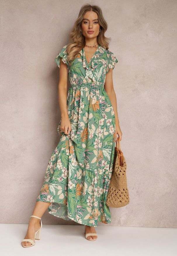Renee - Zielona Sukienka z Wiskozy Maxi w Kwiaty Mahiza. Typ kołnierza: dekolt kopertowy. Kolor: zielony. Materiał: wiskoza. Długość rękawa: krótki rękaw. Wzór: kwiaty. Typ sukienki: kopertowe. Długość: maxi