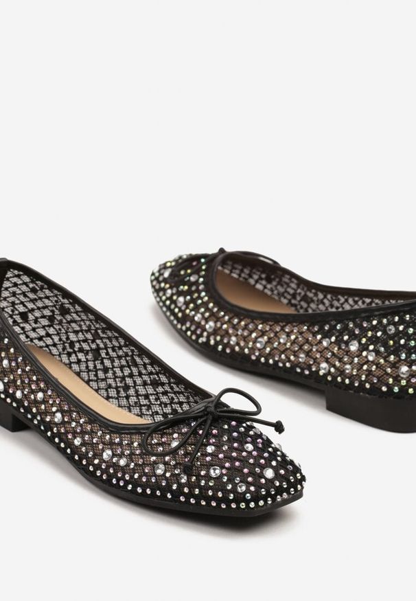 Renee - Czarne Balerinki z Siateczkową Cholewką Ozdobione Cyrkoniami i Kokardą Abbona. Okazja: na co dzień. Kolor: czarny. Materiał: jeans. Szerokość cholewki: normalna. Wzór: aplikacja. Styl: elegancki, casual