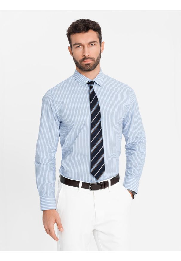 Ombre Clothing - Męska koszula bawełniana REGULAR FIT w pionowe paski - błękitno-biała OM-SHOS-0155 - XXL. Typ kołnierza: kołnierzyk klasyczny. Kolor: niebieski. Materiał: bawełna. Długość rękawa: długi rękaw. Długość: długie. Wzór: paski. Styl: klasyczny