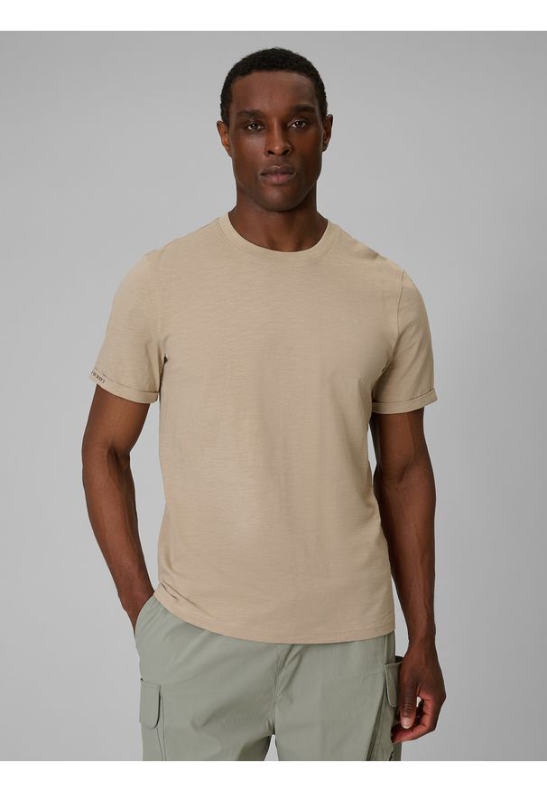 4f - 4F T-shirt regular gładki męski - beżowy S. Okazja: na co dzień. Kolor: beżowy. Materiał: dzianina, bawełna. Wzór: gładki. Styl: casual