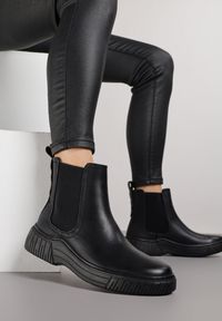 Born2be - Czarne Botki Sztyblety na Ozdobnie Żłobionej Podeszwie Ezisane. Okazja: na co dzień. Kolor: czarny. Materiał: jeans. Styl: casual, elegancki #7