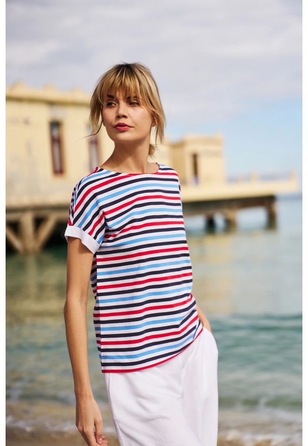 MOODO - T-shirt w paski granatowy. Kolor: niebieski. Materiał: bawełna, elastan. Wzór: paski