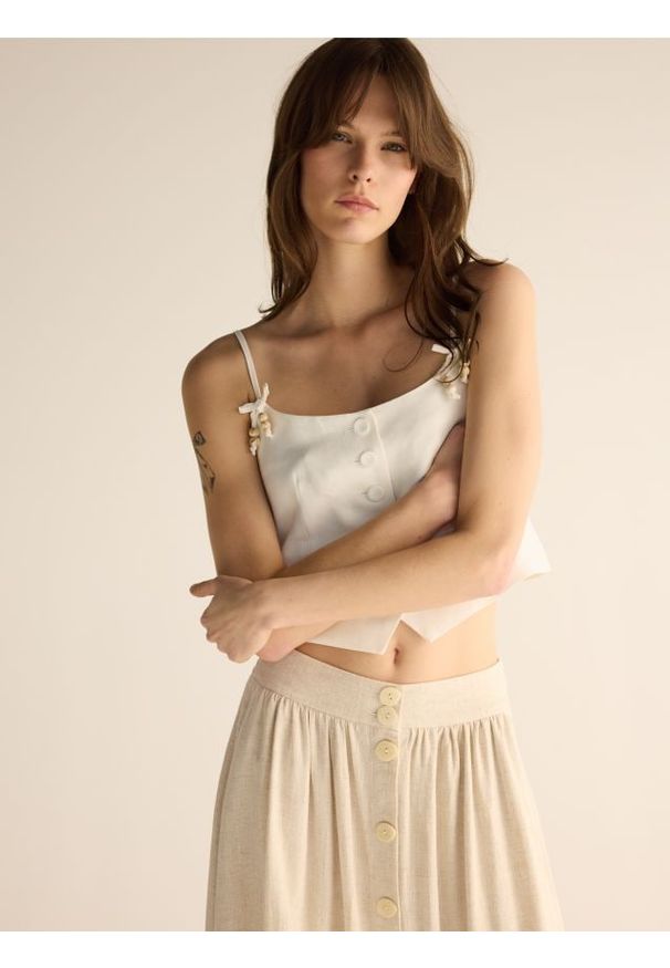 Reserved - Top na ramiączkach - biały. Kolor: biały. Materiał: len, wiskoza, tkanina. Długość rękawa: na ramiączkach