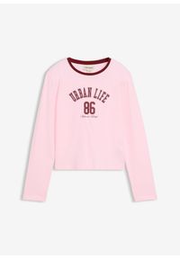 bonprix - Krótka bluzka z długim rękawem z elastycznej mieszanki bawełny organicznej. Kolor: różowy. Materiał: bawełna. Długość rękawa: długi rękaw. Długość: krótkie. Wzór: nadruk. Styl: sportowy #1