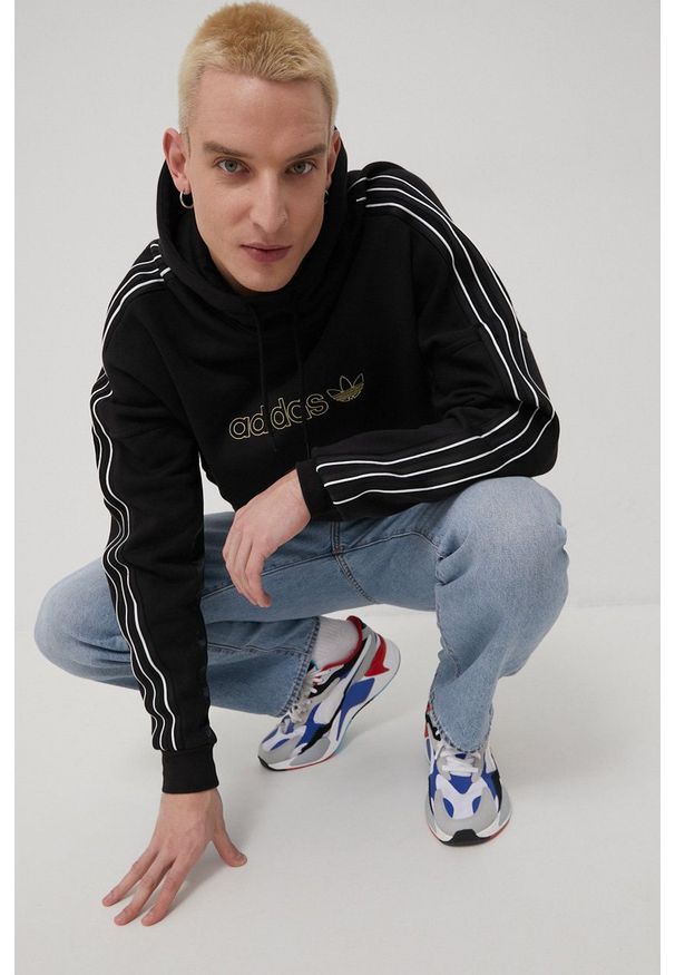 adidas Originals bluza męska kolor czarny z kapturem z aplikacją. Typ kołnierza: kaptur. Kolor: czarny. Materiał: bawełna. Wzór: aplikacja