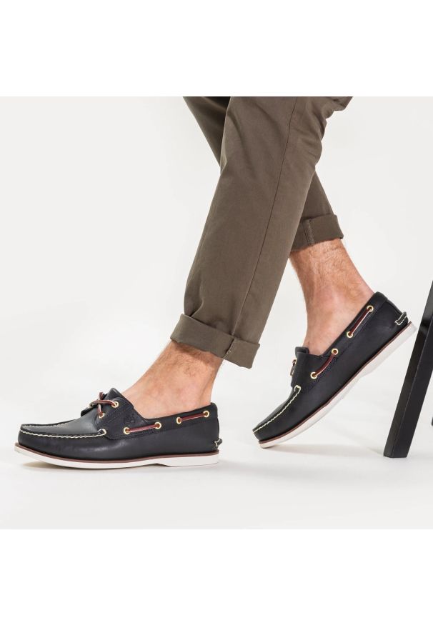 Timberland CLASSIC BOAT 2 EYE Mokasyny męskie. Okazja: na co dzień, na spacer. Kolor: brązowy. Materiał: skóra, guma. Sezon: lato. Styl: klasyczny, casual, wakacyjny, elegancki