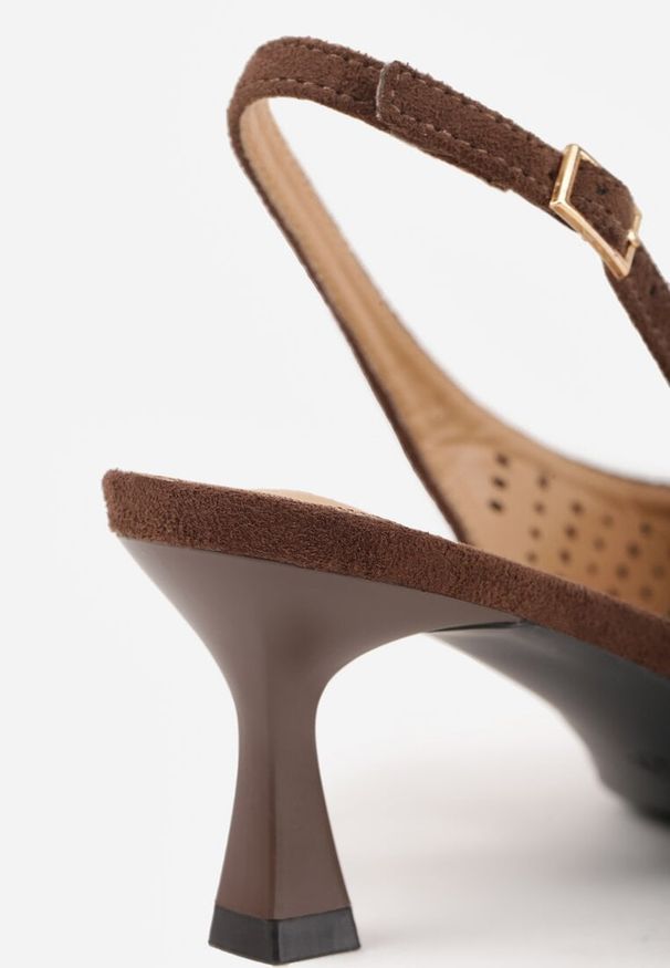 Renee - Ciemnobrązowe Czółenka Slingback VICES na Kaczuszce z Ażurową Cholewką Klephei. Zapięcie: pasek. Kolor: brązowy. Materiał: jeans, skóra, koronka. Szerokość cholewki: normalna. Wzór: ażurowy. Obcas: na szpilce