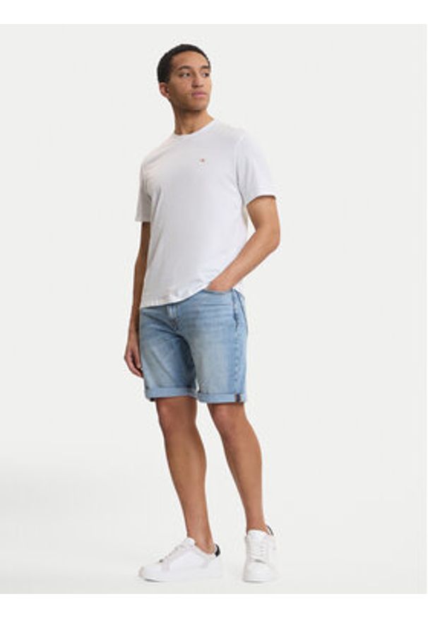 Calvin Klein Jeans Szorty jeansowe LV04RF920G Niebieski Regular Fit. Kolor: niebieski. Materiał: bawełna